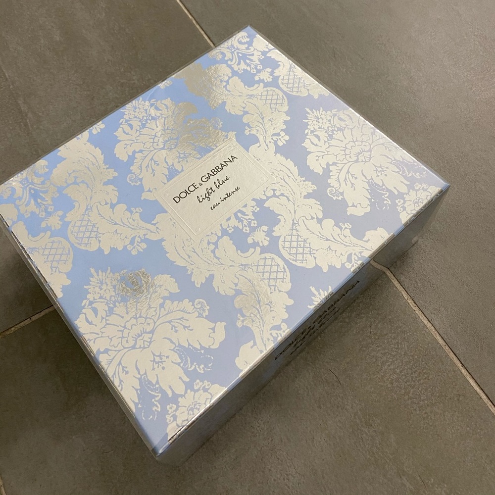 Dolce & Gabbana light blue eau intense